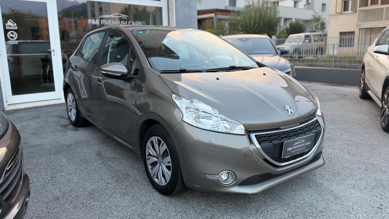 Peugeot 208 1.4 HDi 68 CV 5 porte Allure