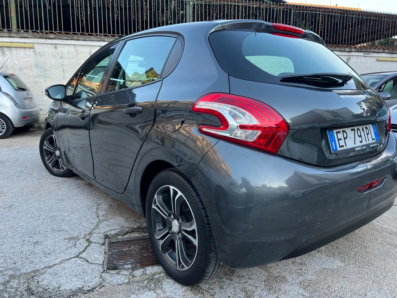 Peugeot 208 1.4 HDi 68 CV 5 porte Allure
