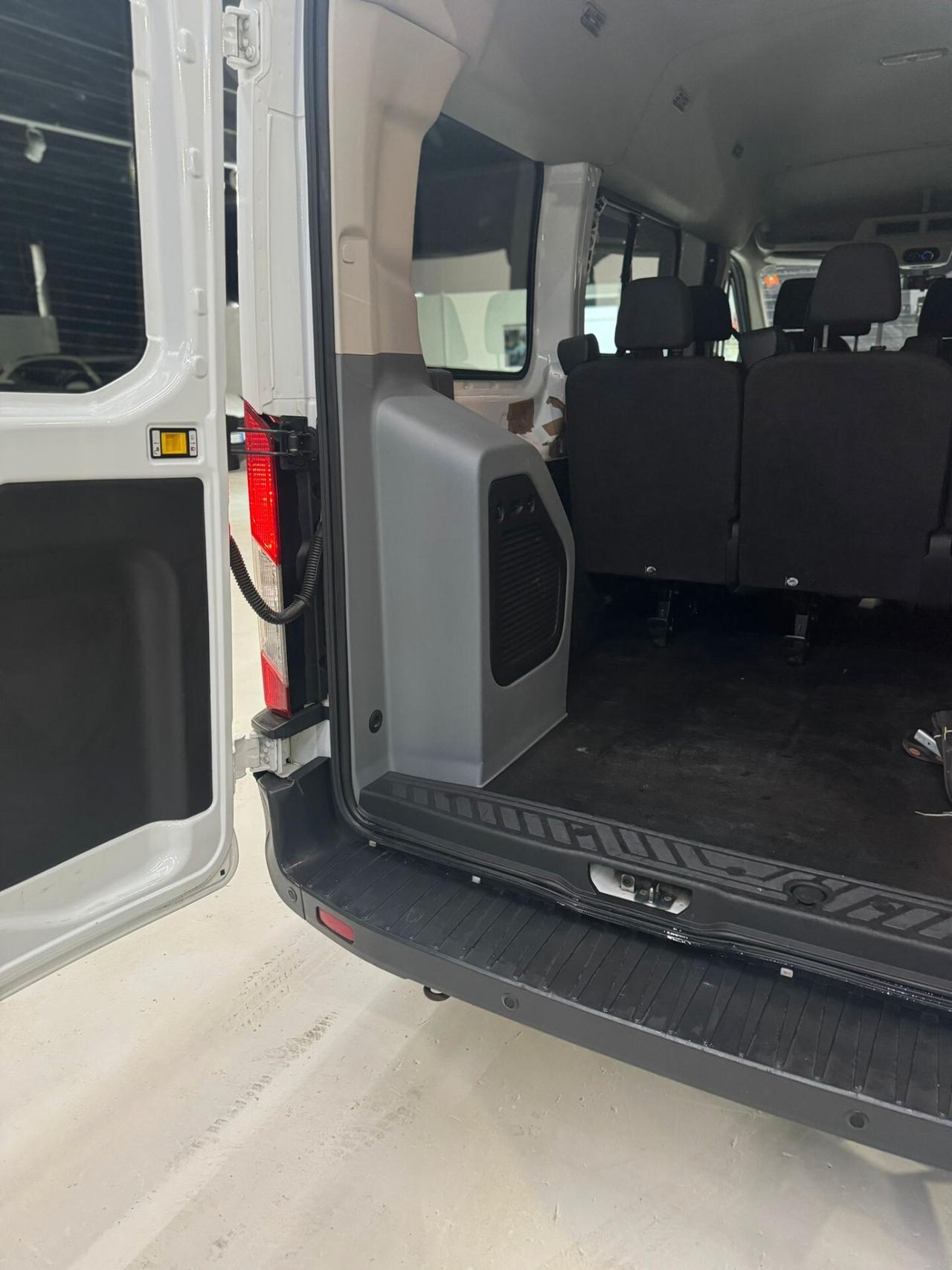 FORD TRANSIT CUSTOM 9 POSTI
