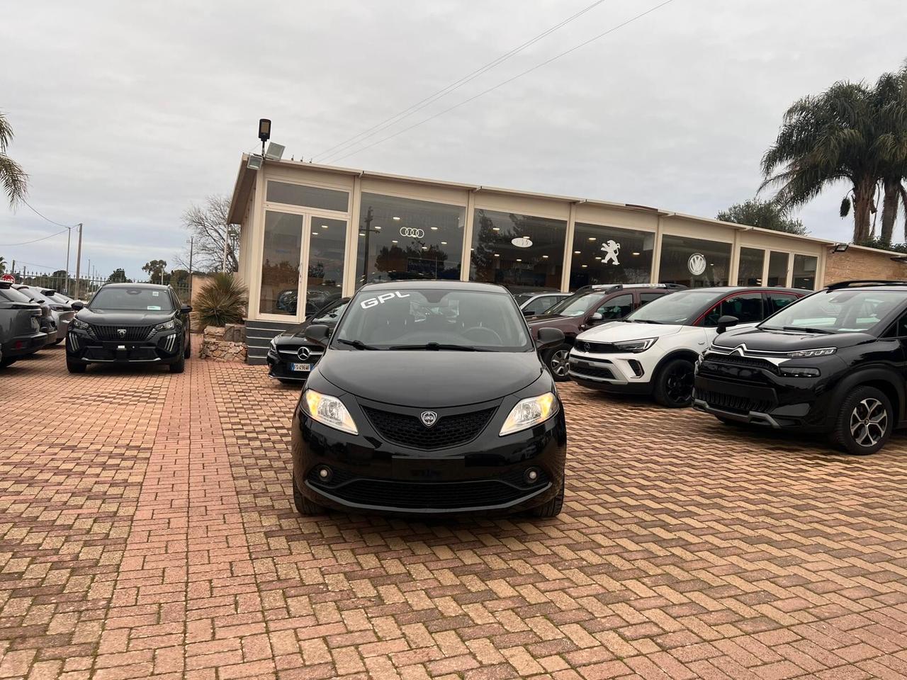 Lancia Ypsilon 1.2 69 CV 5 porte GPL Ecochic Elefantino Blu