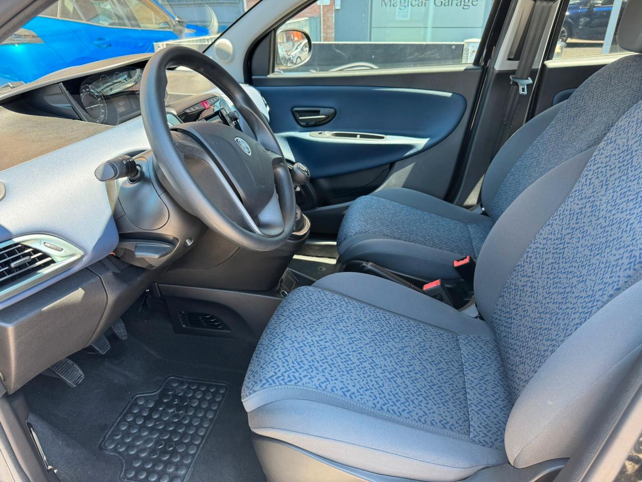 Lancia Ypsilon 1.0 FireFly 5 porte S&S Hybrid Gold