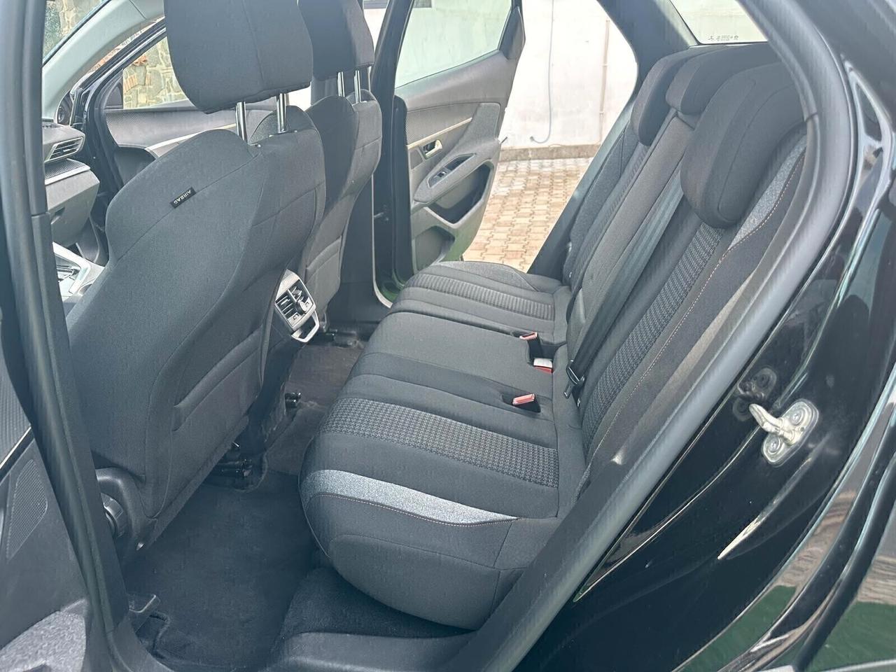 Peugeot 3008 BlueHDi 130 S&S Business