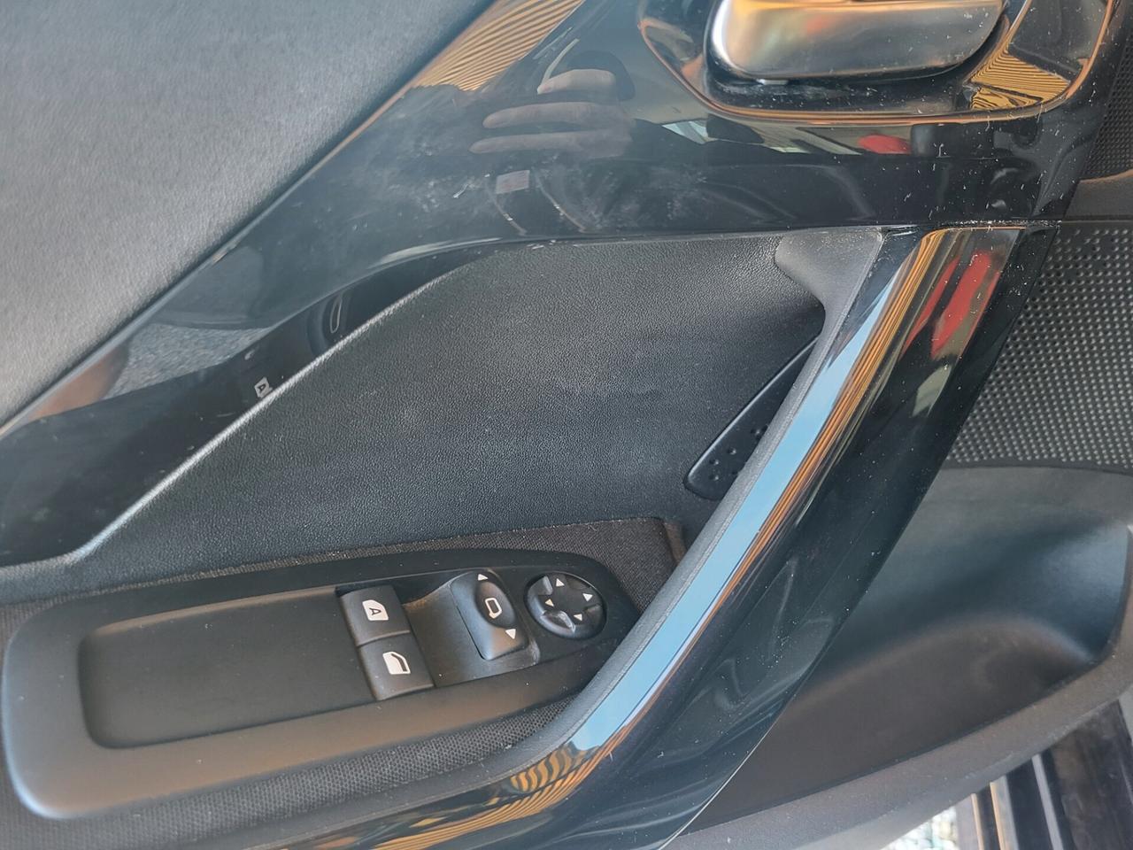 Peugeot 208 208-1.2 benz/gpl