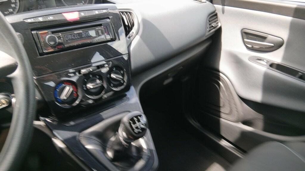 Lancia Ypsilon 5 Porte 1.2 Silver