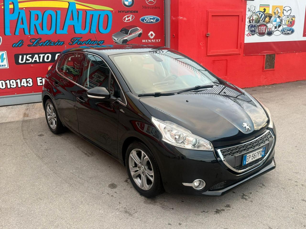 Peugeot 208 1.2 82cv Allure - 2013