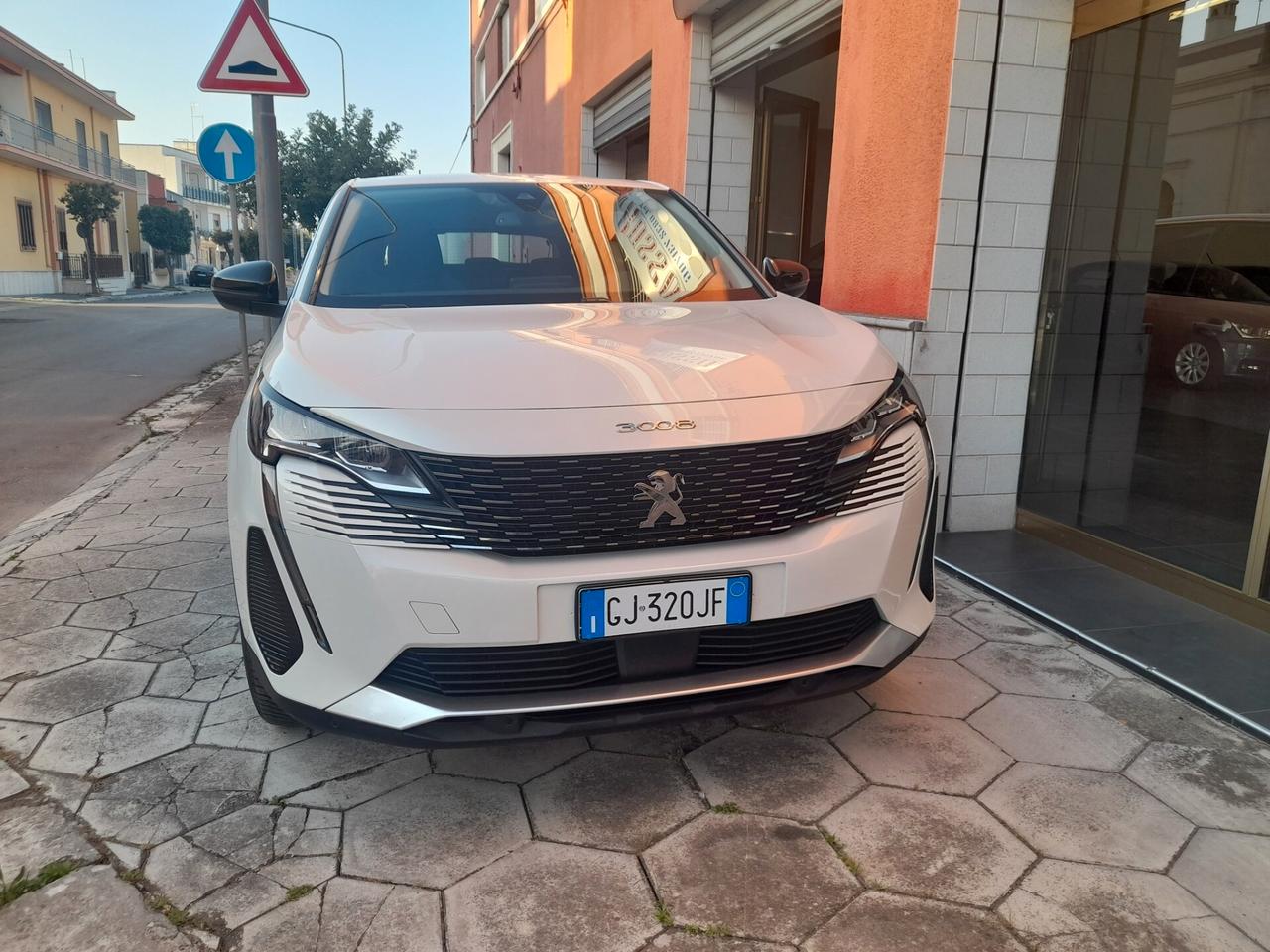 PEUGEOT 3008 1.5 BLUEHDI 130 CV