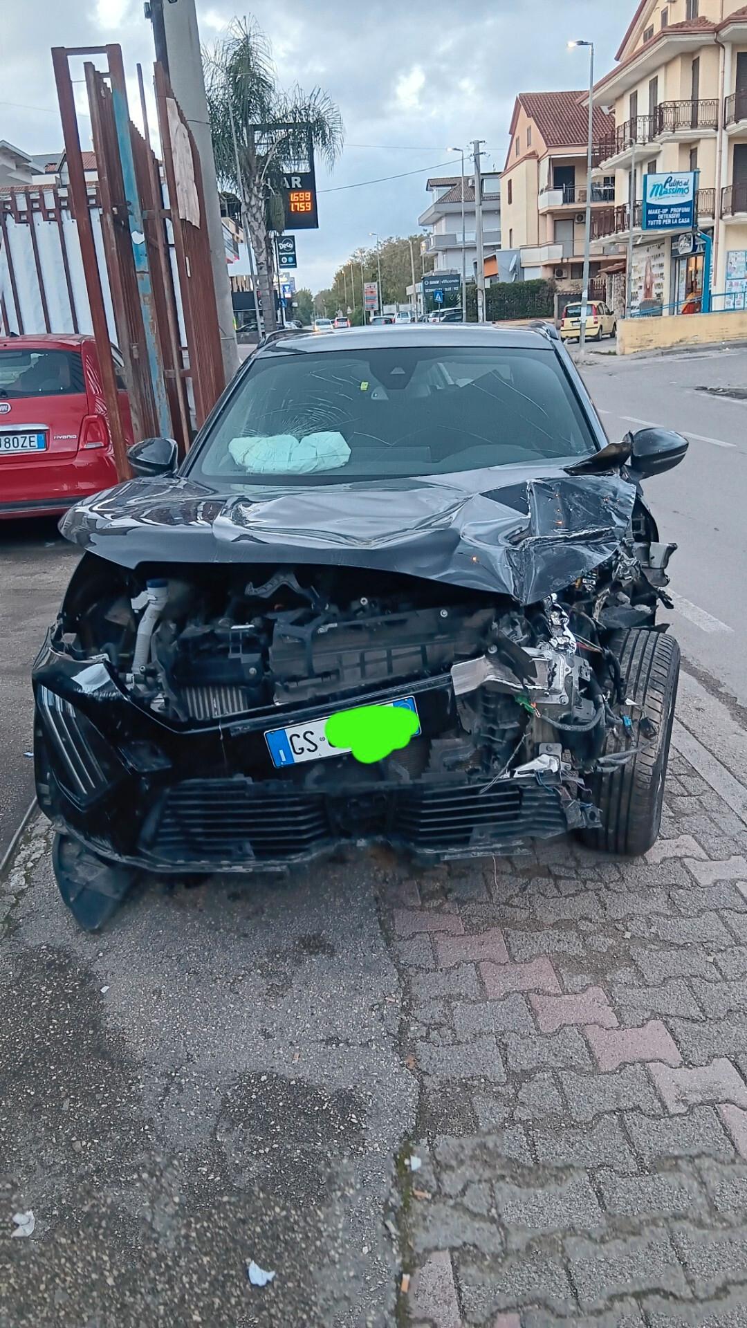 Peugeot 2008 ALLURE INCIDENTATA SINISTRATA MONDIALCARS 12.023