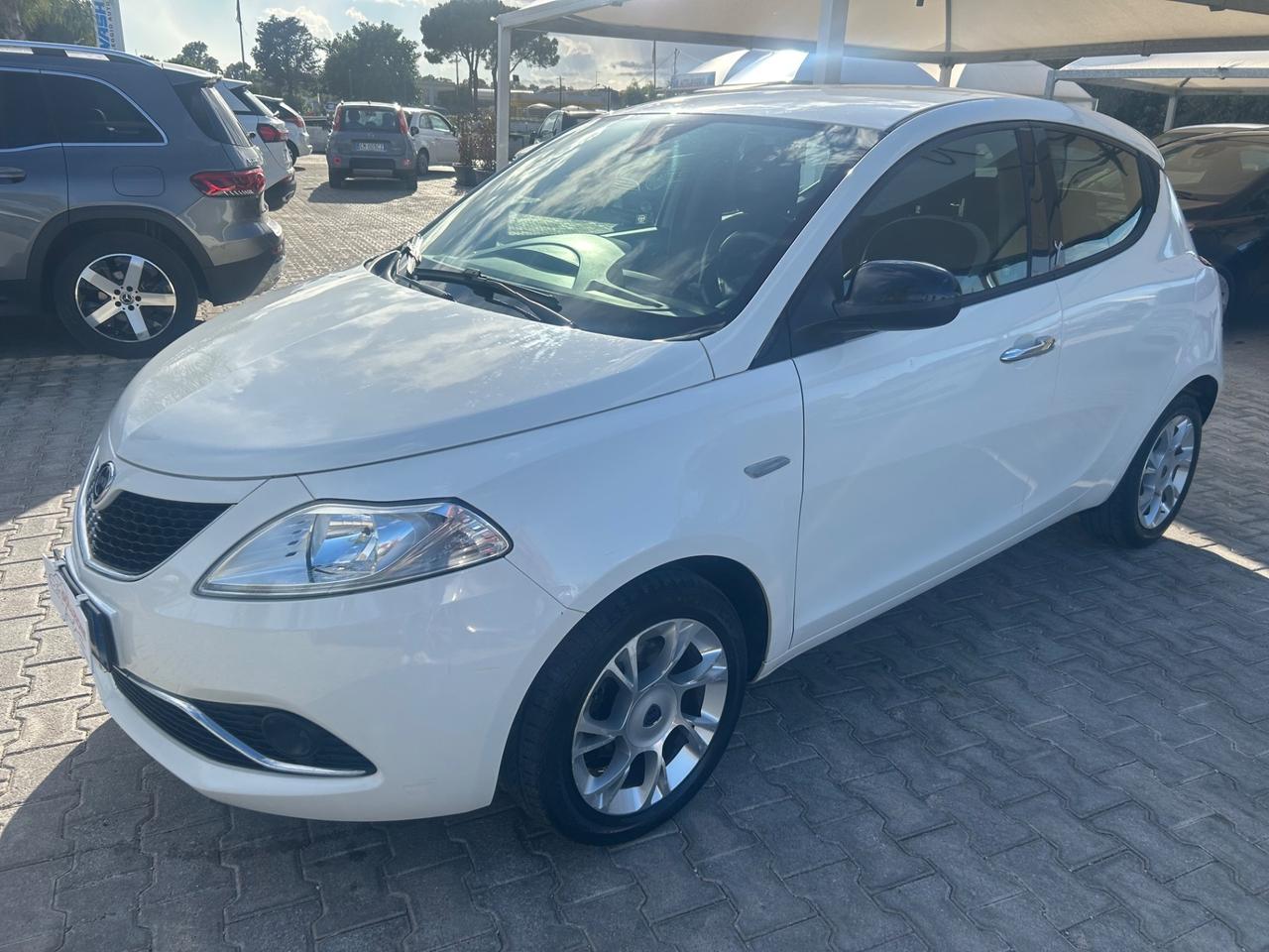 Lancia Ypsilon 1.2 69 CV 5 porte Platinum