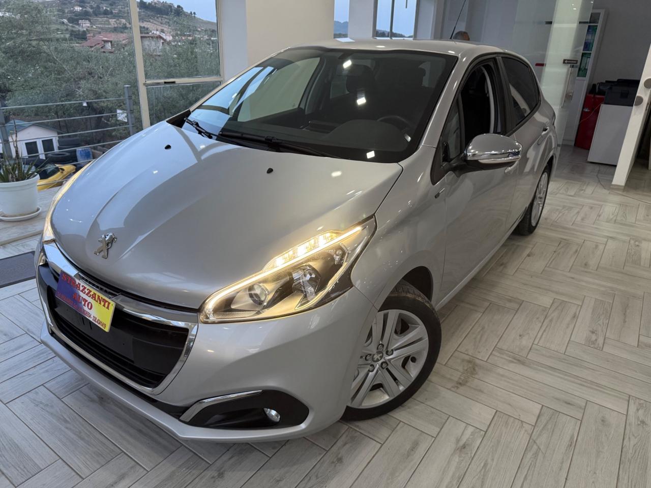 Peugeot 208 1.2 VTI 82 5P Allure STYLE+NAVI/LED2017