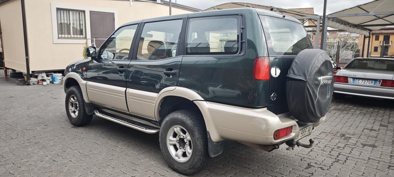 Nissan Terrano II 2.4i 12V cat 5 porte SE