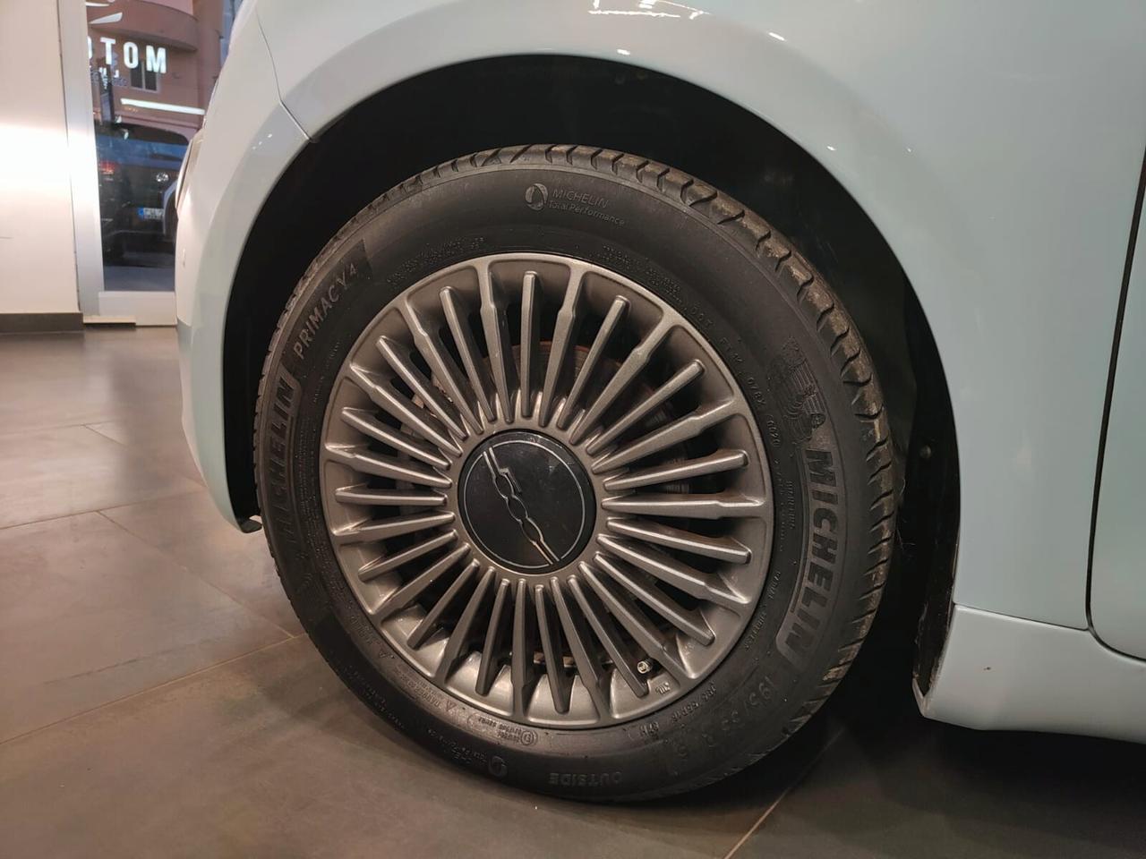 Fiat 500e Berlina 42 kWh La Prima