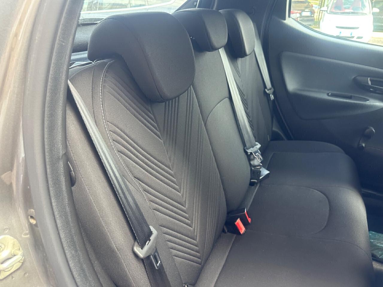 Lancia Ypsilon 1.0 FireFly 5 porte S&S Hybrid Ecochic Silver