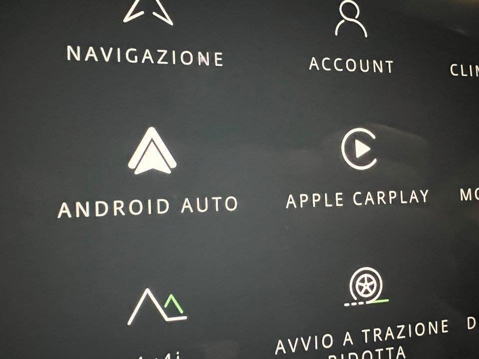 Land Rover Range Velar 2.0 Si4 Benzina 250 CV R-Dynamic SE