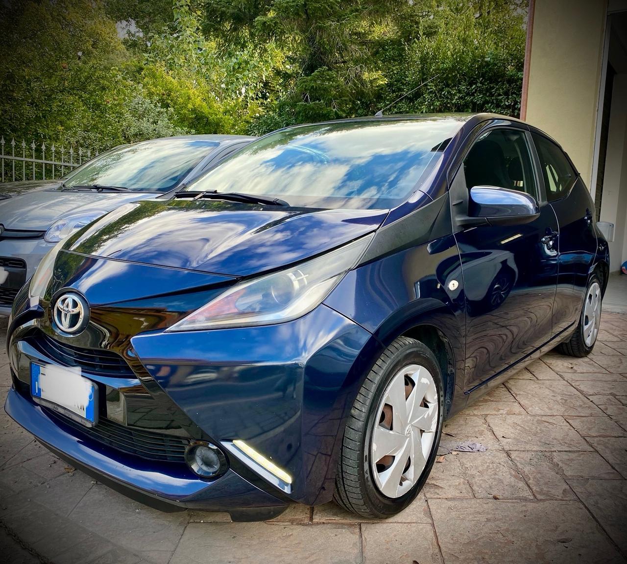 Toyota Aygo 1.0 VVT-i 69 CV 5 porte x-play MMT