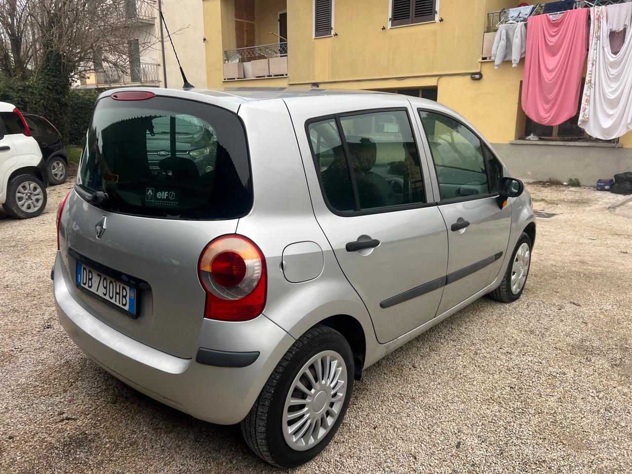 Renault Modus 1.2 16V Saint Tropez