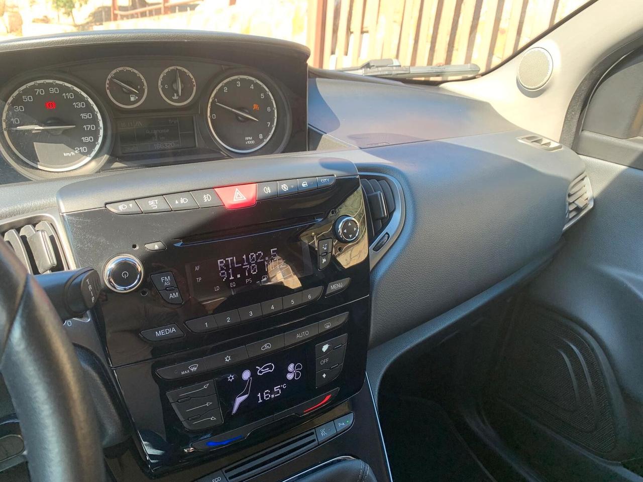 Lancia Ypsilon 0.9 TwinAir 85 CV 5 porte S&S Gold