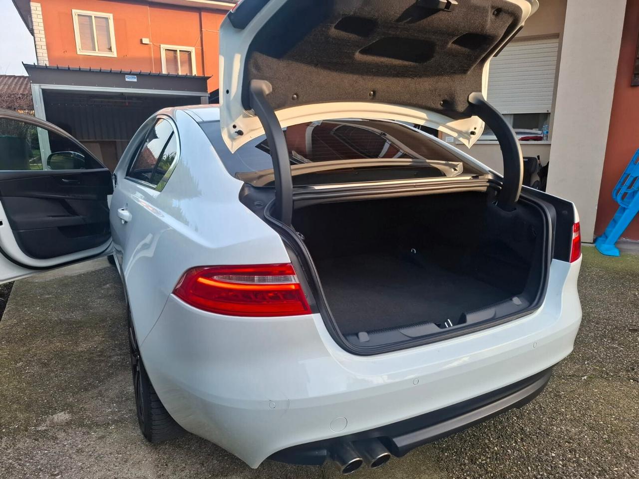 Jaguar XE 2.0 D 180 CV aut. Prestige Business Edition