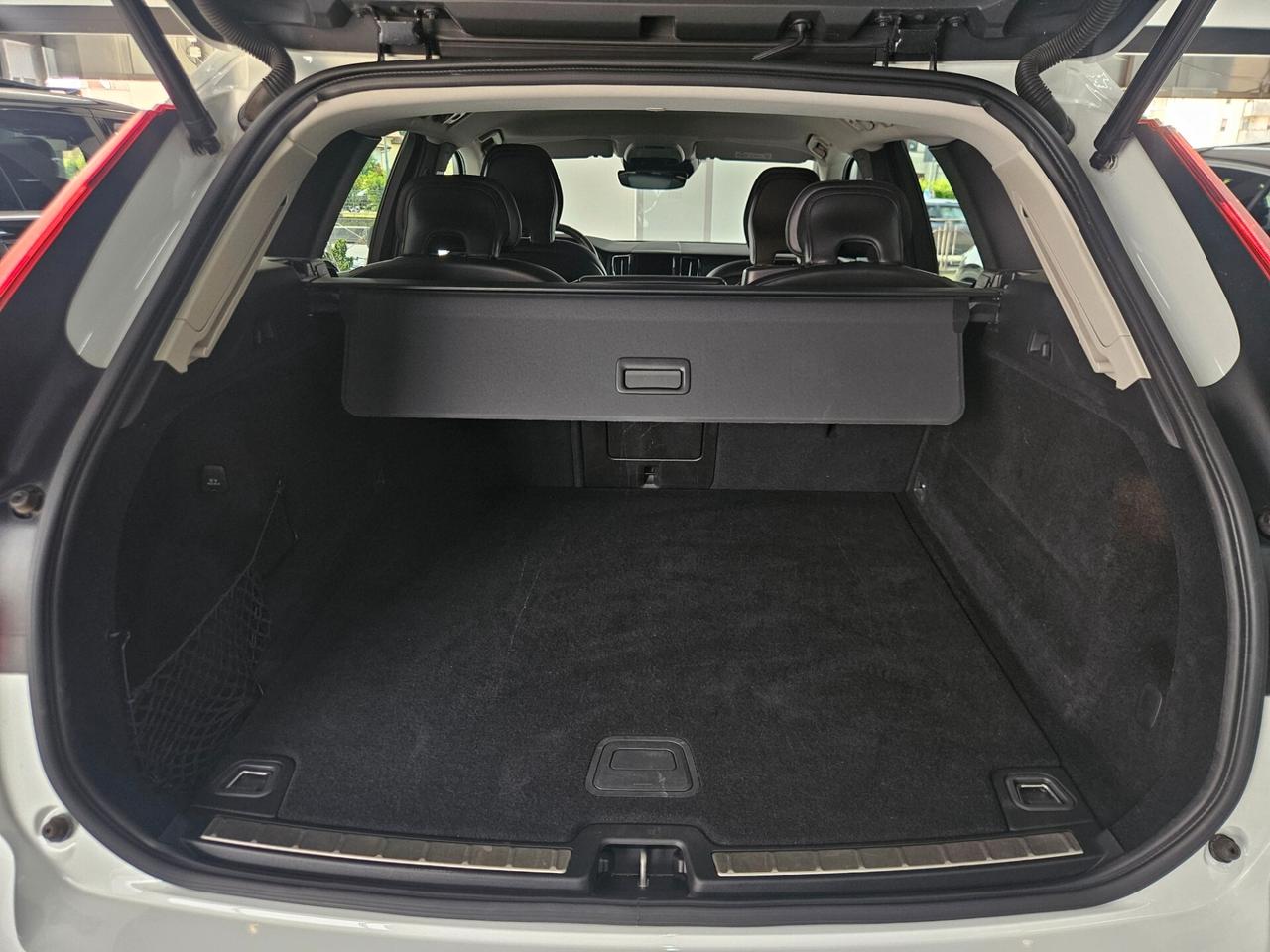 Volvo XC60 2.0 b4 Momentum awd auto my20 - IVA ESPOSTA