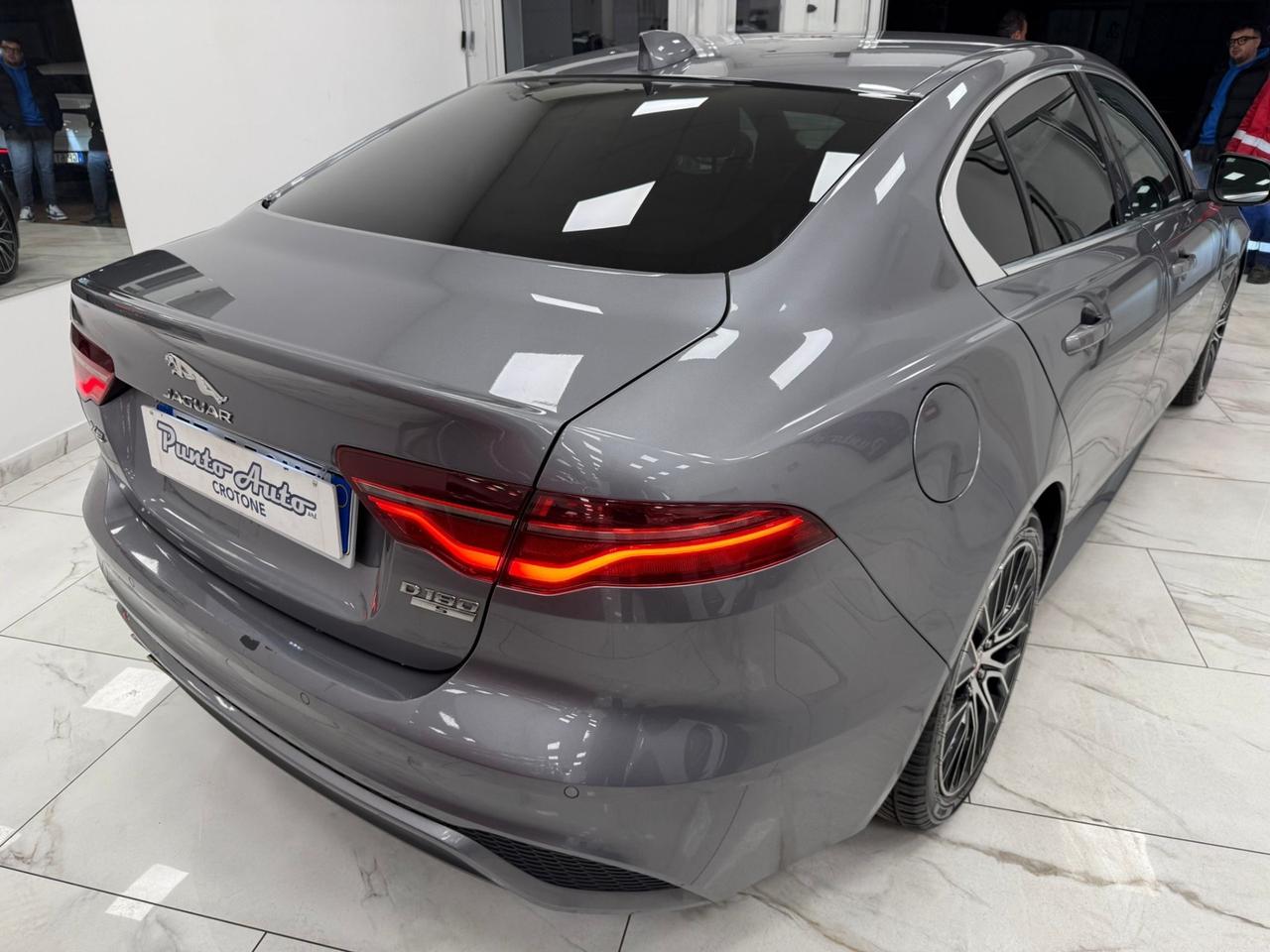 Jaguar XE 2.0 D 180 CV aut. R-Sport