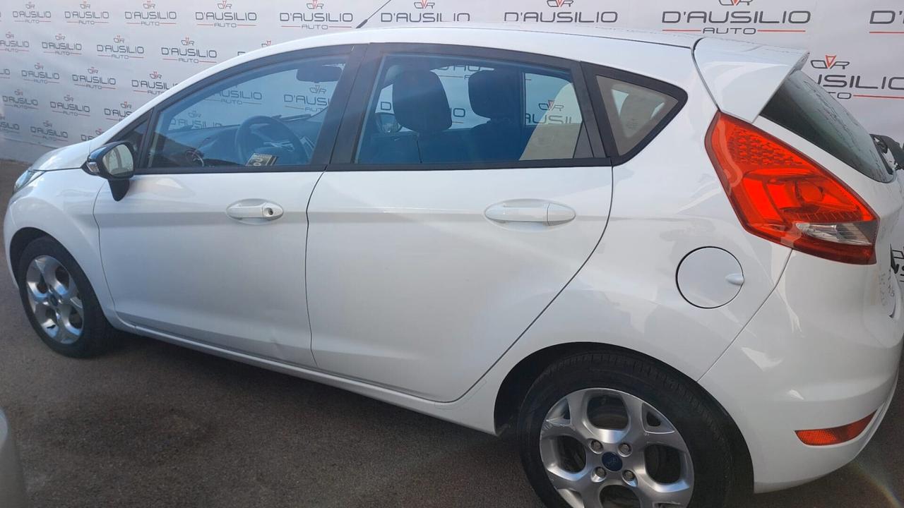 Ford Fiesta 1.4 16V 5p. Bz.- GPL Titanium Bs.