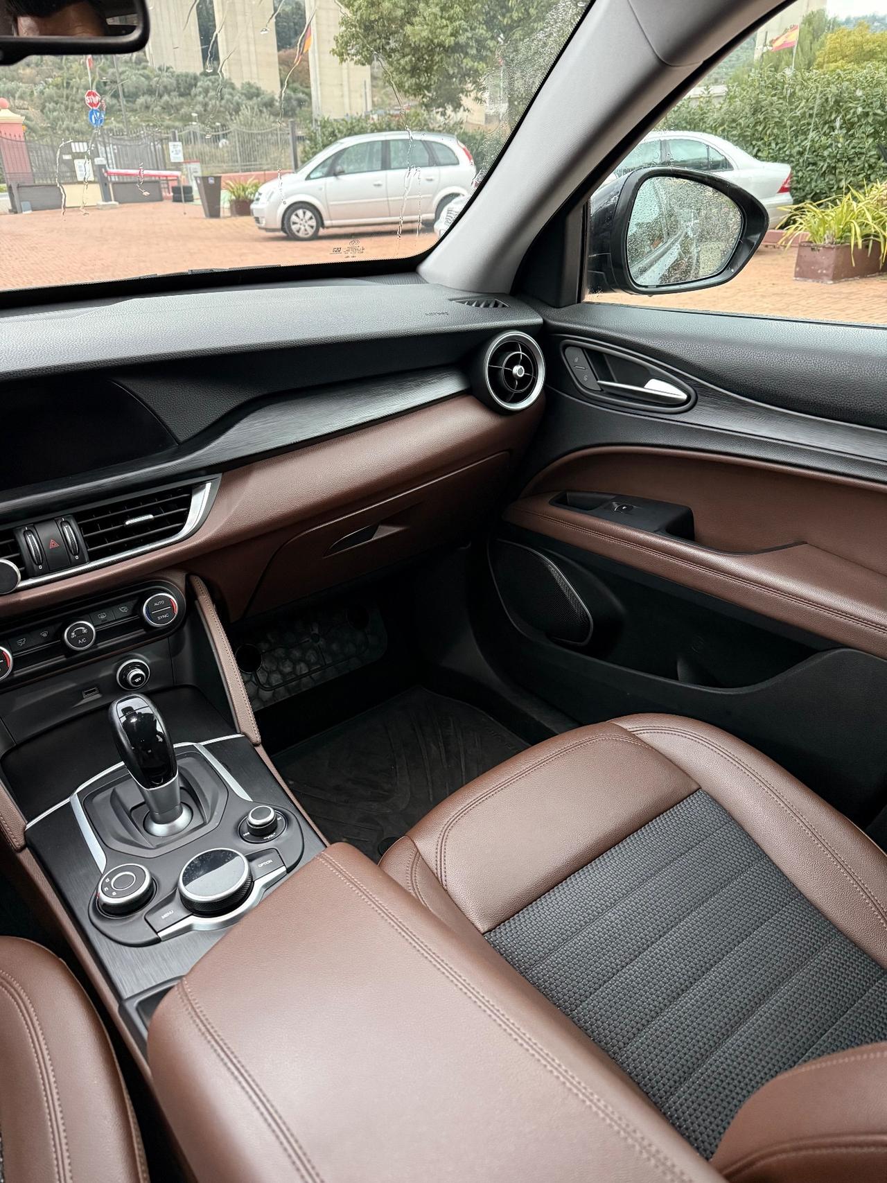 Alfa Romeo Stelvio 2.2 Turbodiesel 210 CV AT8 Q4 Executive