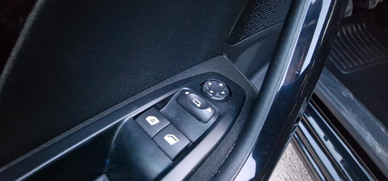 Peugeot 208 PureTech 68 3 porte Active