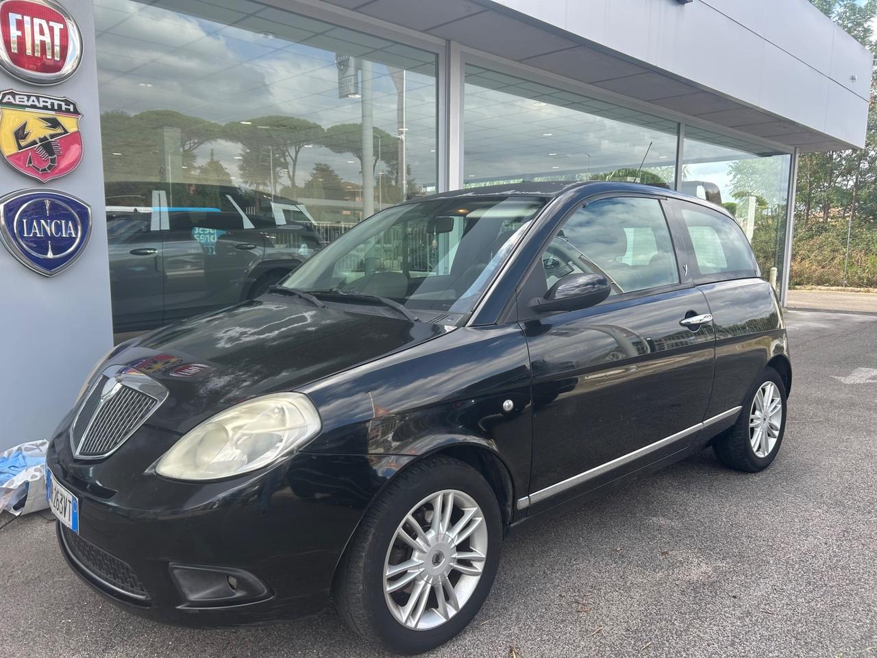 Lancia Ypsilon 1.3 MJT 75 CV Platino