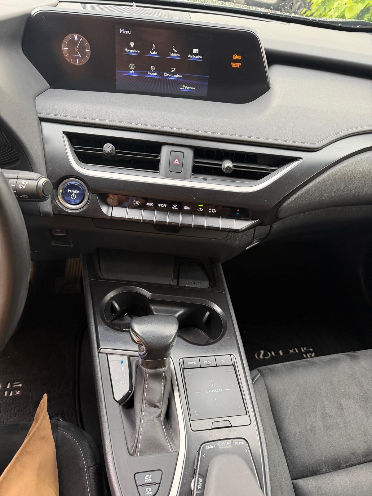 Lexus UX Hybrid Business
