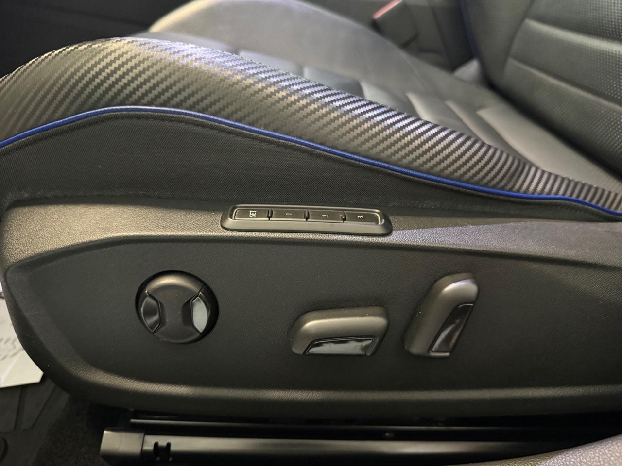 Volkswagen Golf R 4Motion Performance Akrapovic
