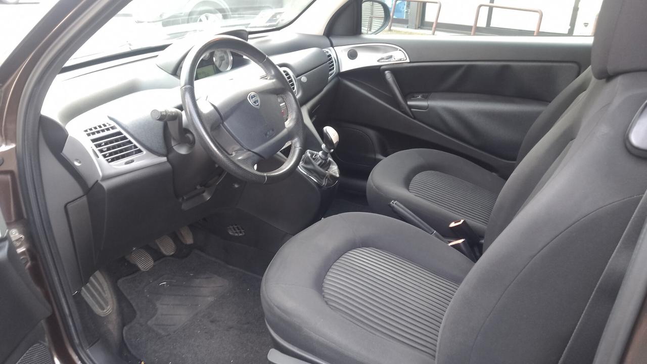 Lancia Ypsilon 1.2 BZ neopatentati 2011