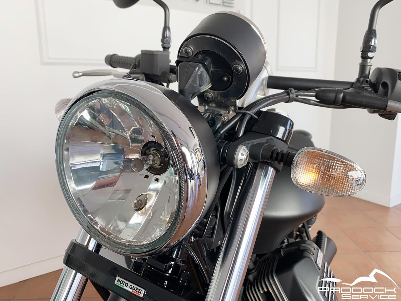 Moto Guzzi V9 Bobber 2016 nero opaco