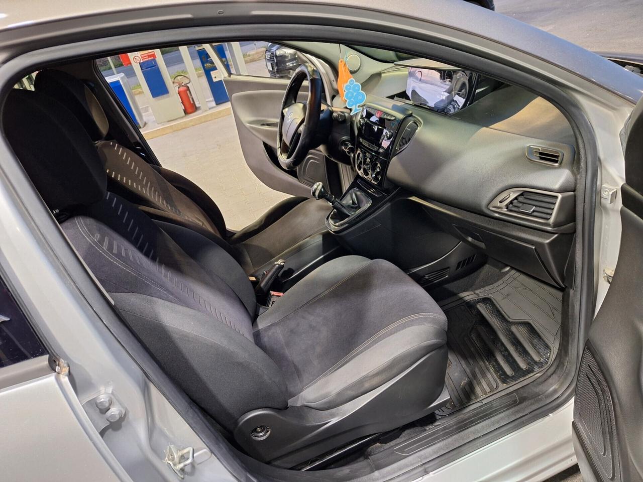 Lancia Ypsilon 1.3 MJT 16V 95 CV 5 porte S&S Platinum NEOPATENTATI CATTENA NUOVA E5B
