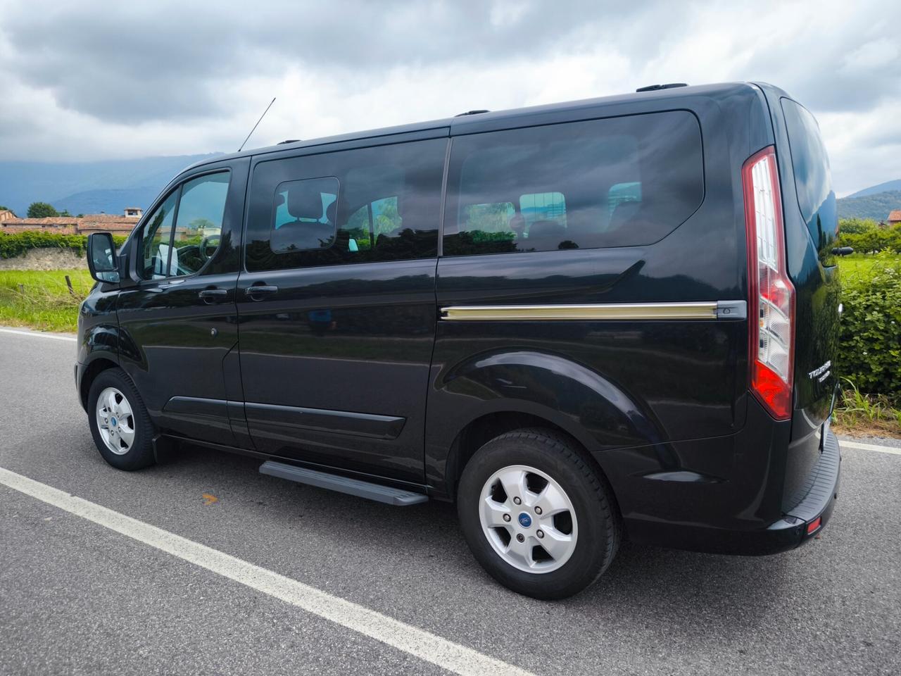 FORD TOURNEO CUSTOM 2,2 TDCI 155CV- TITANIUM- 8 POSTI
