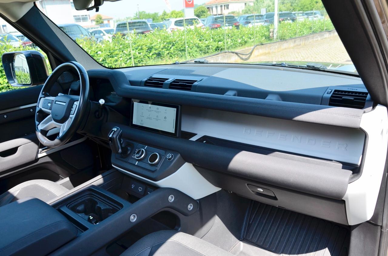 LAND ROVER DEFENDER 2.0d SD4 AWD 240cv 7 POSTI AUTO, GARANZIA UFF LAND ROVER, UFF ITALIANA, SERVICE UFF LAND ROVER, EURO 6D, TETTO, HI-FI MERIDIAN, FARI LED, PERMUTE
