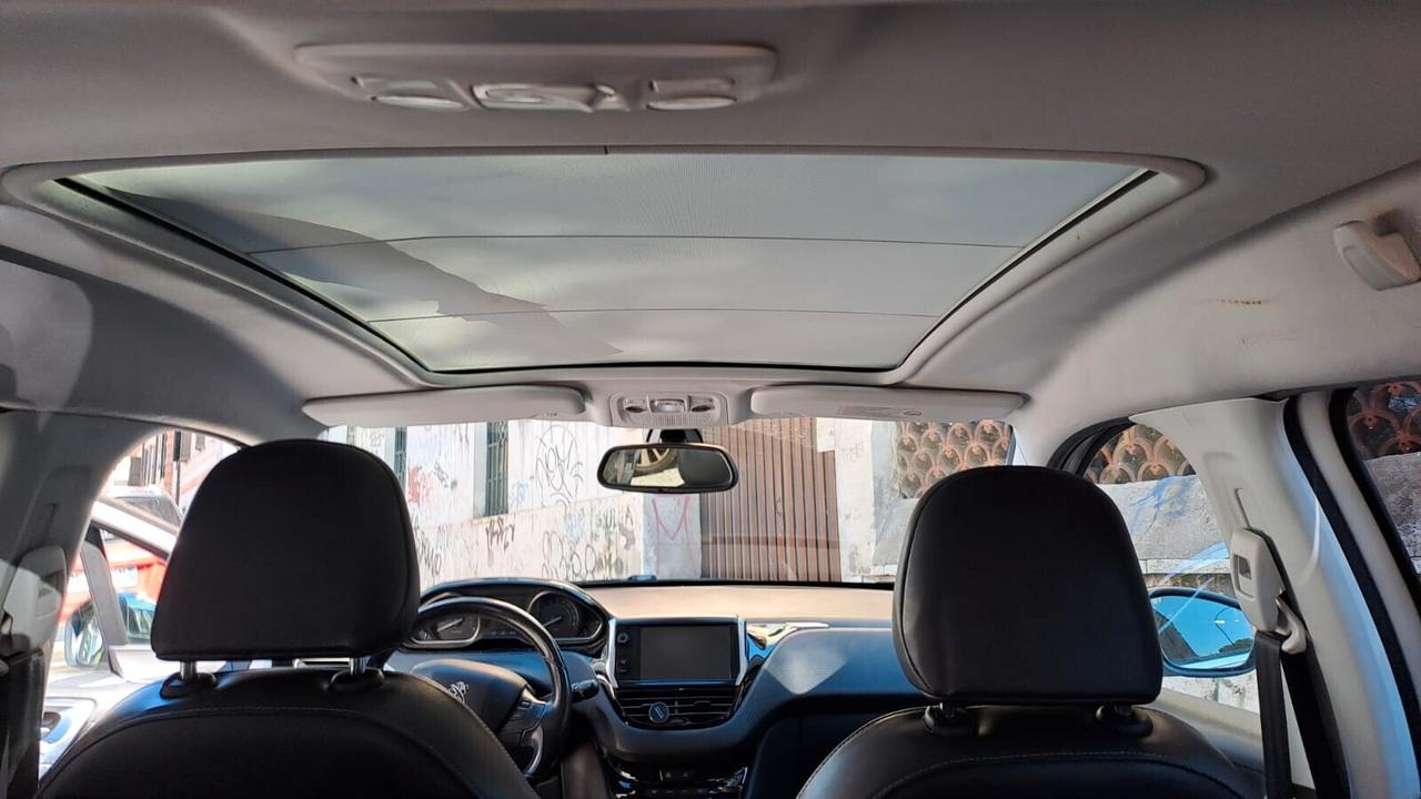PEUGEOT 2008 1,6 HDI-TETTO PANORAMICO-3 REVISIONI