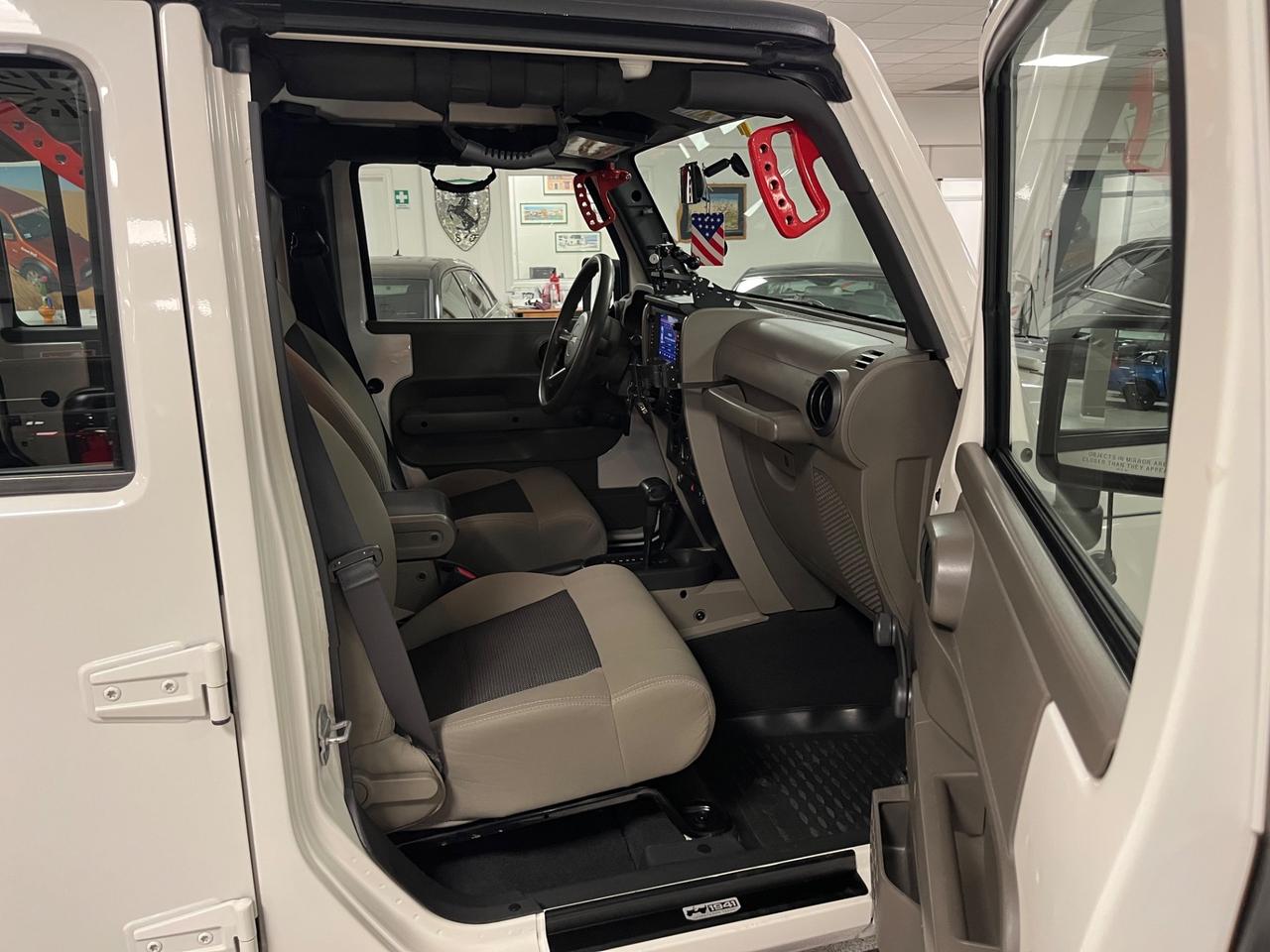 Jeep Wrangler Unlimited 3.8 V6 Sahara Auto 208cv