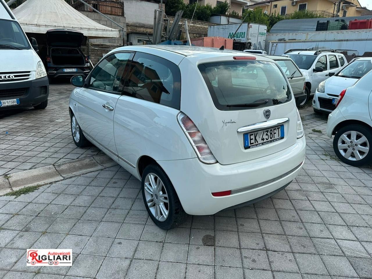 Lancia Ypsilon 1.3 MJT 75 CV Unyca