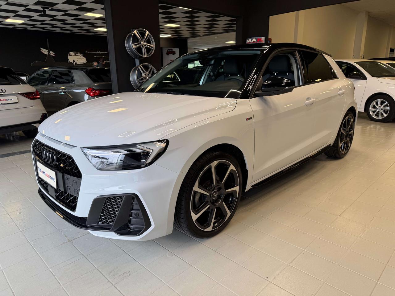 Audi A1 A1 SPB 30 1.0 tfsi Identity Black 116cv s-tronic