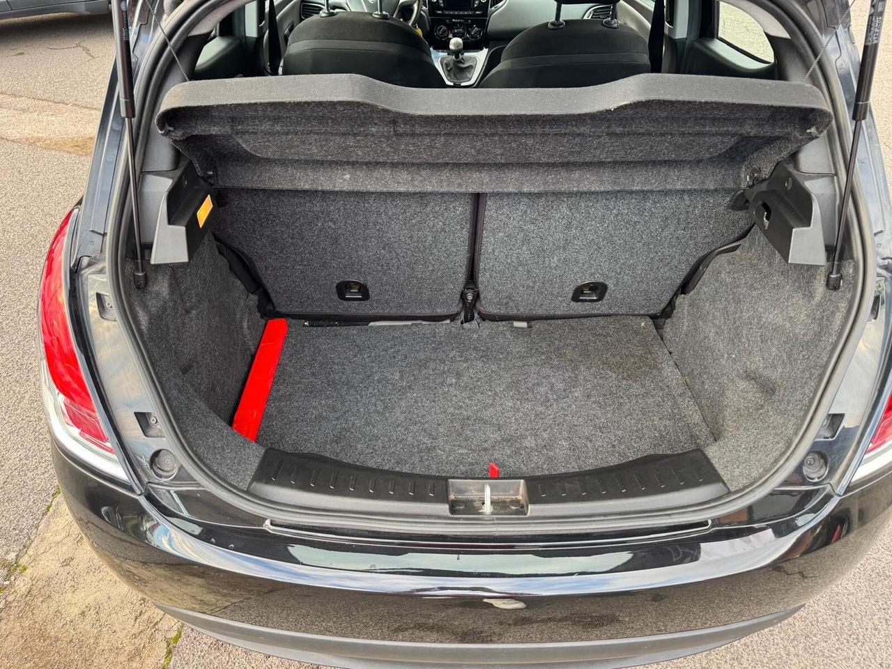 Lancia Ypsilon 0.9 TWINAIR 85CV DFN AUTOM GOLD 2012