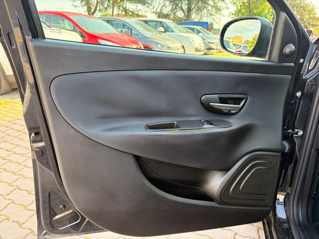 Lancia Ypsilon 1.2 69 CV 5 porte Elefantino