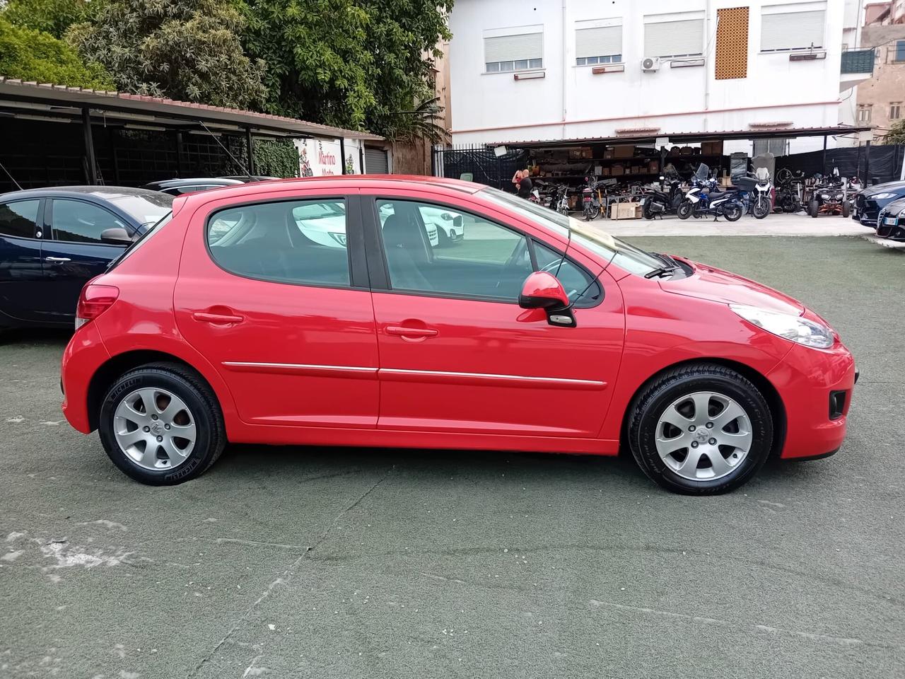 PEUGEOT 207