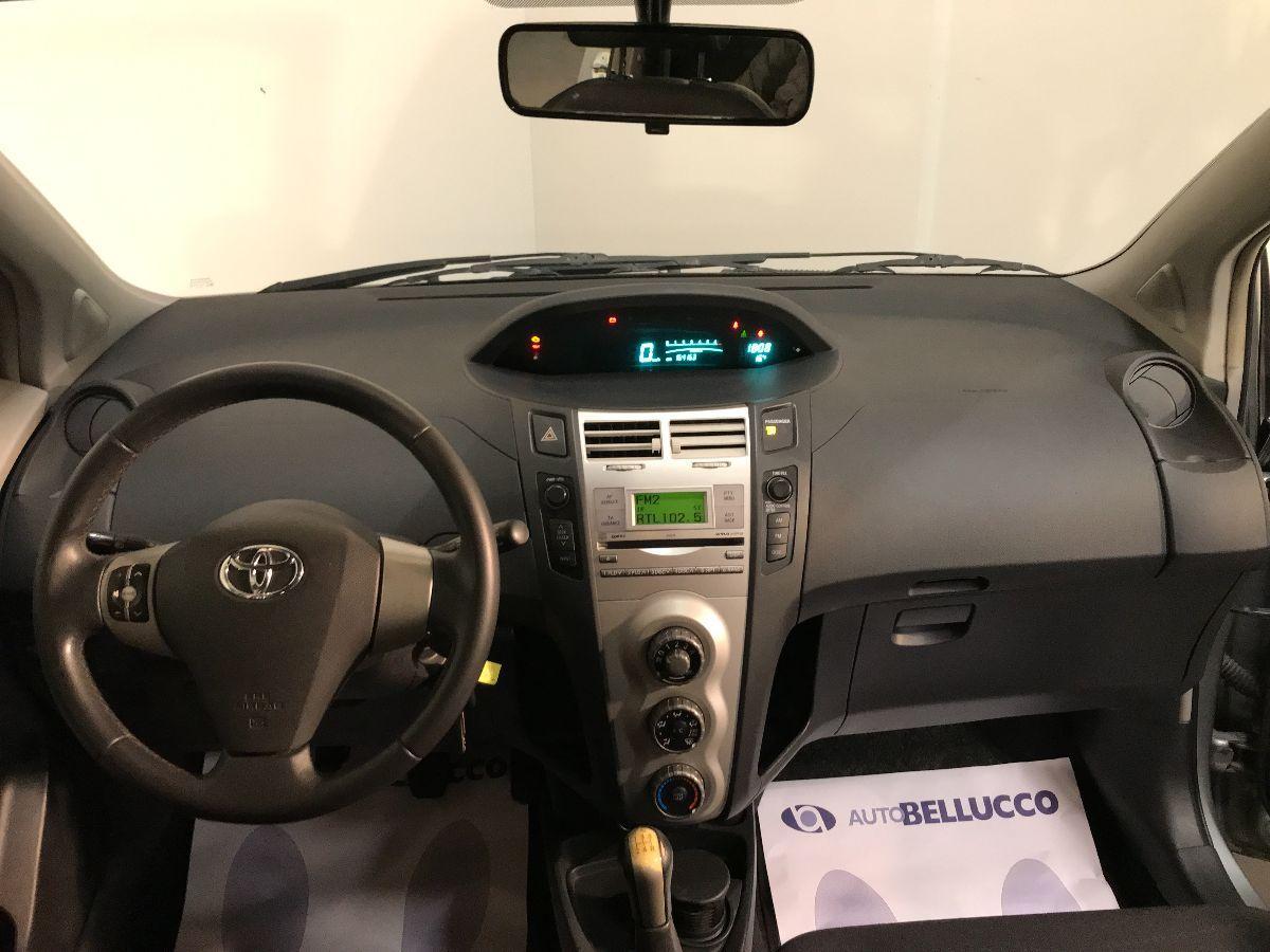 TOYOTA Yaris 1.0 5p. Sol