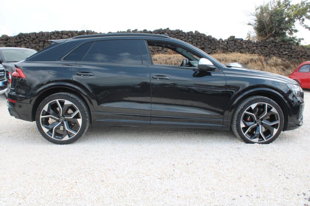 Audi Q8 RS TFSI V8 quattro tiptronic