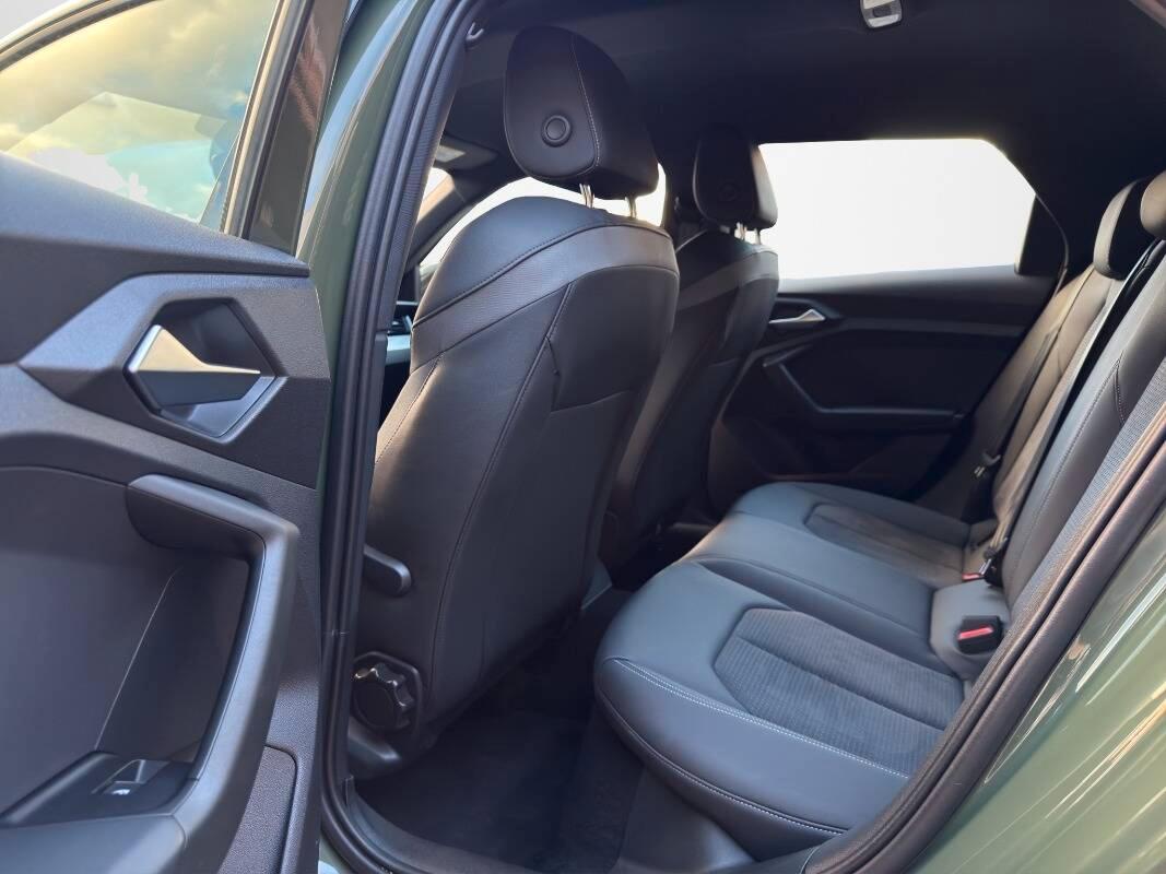 Audi A1 1.0 116CV Identity Contrast S Line Interno S tronic