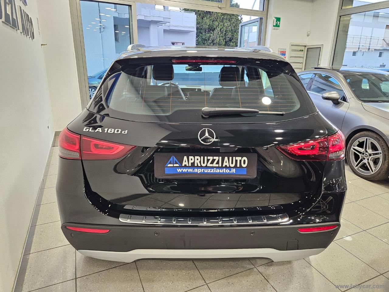 MERCEDES-BENZ GLA 180 d Automatic Business Extra