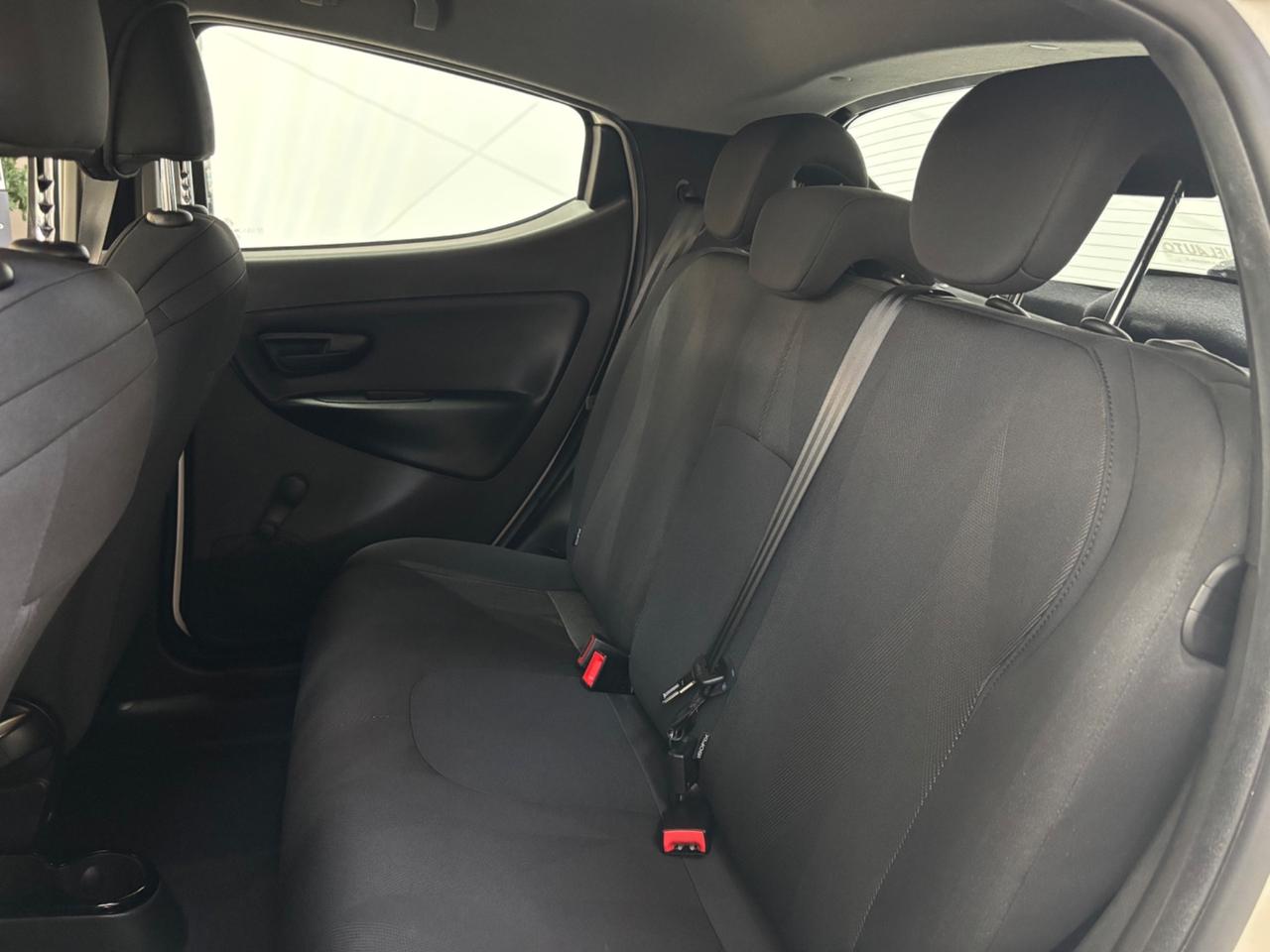 Lancia Ypsilon 1.2 69 CV 5 porte S&S Gold