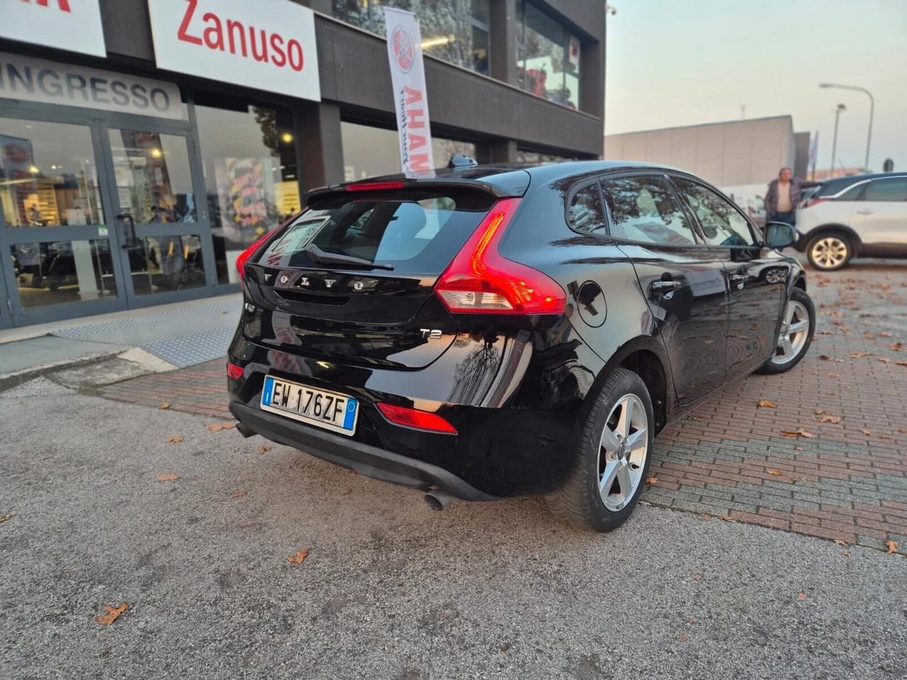 Volvo V40 T2 120CV vers. Kinetic E5B -- BENZINA!!!