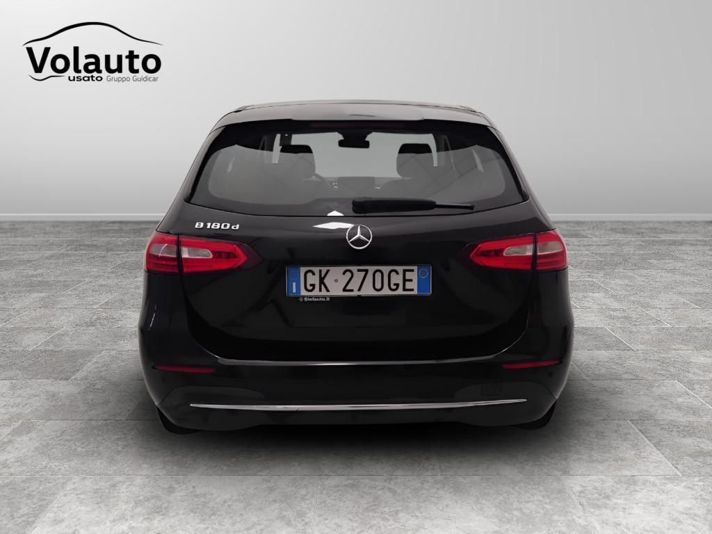 Mercedes-Benz Classe B - W247 2018 - B 180 d Sport auto