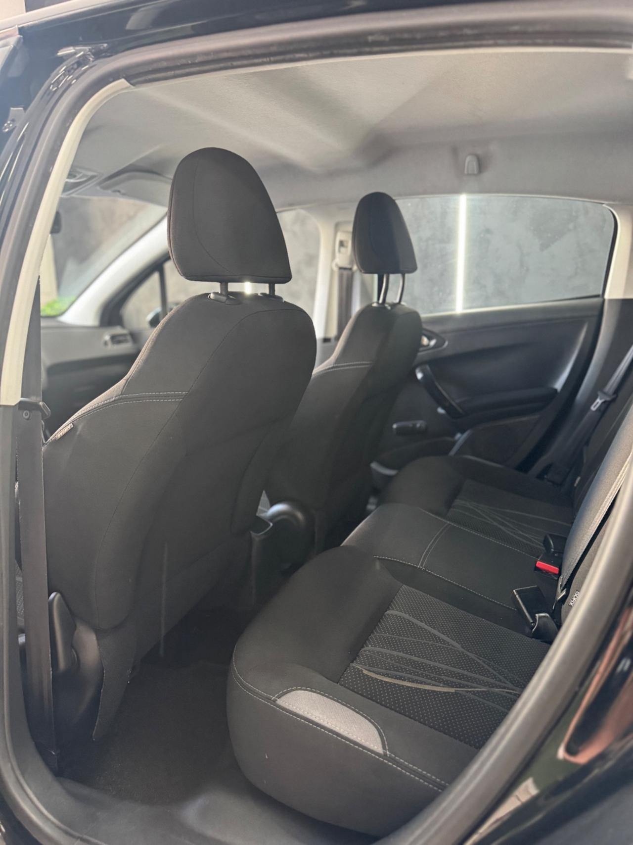 Peugeot 208 1.4 HDi 68 CV 5 porte Allure