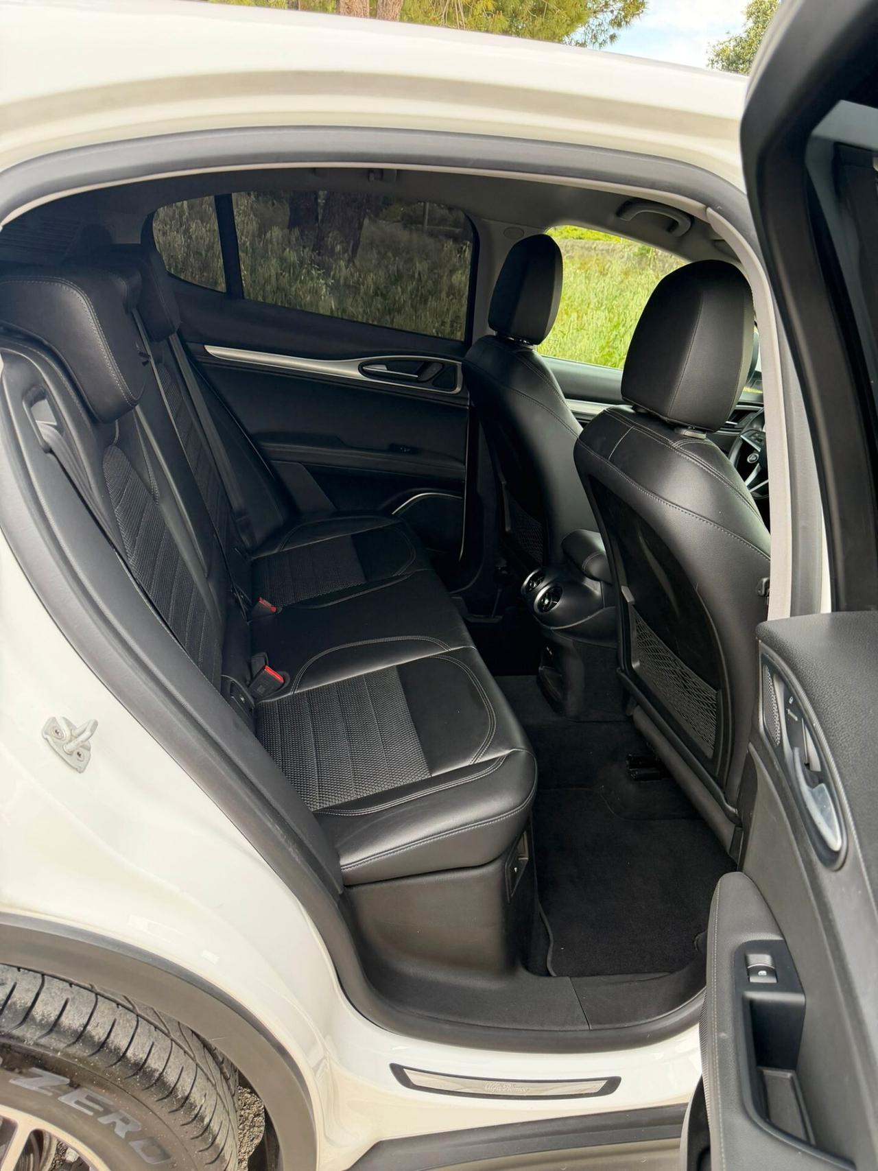 Alfa Romeo Stelvio 2.2 Turbodiesel 180 CV AT8 RWD Executive